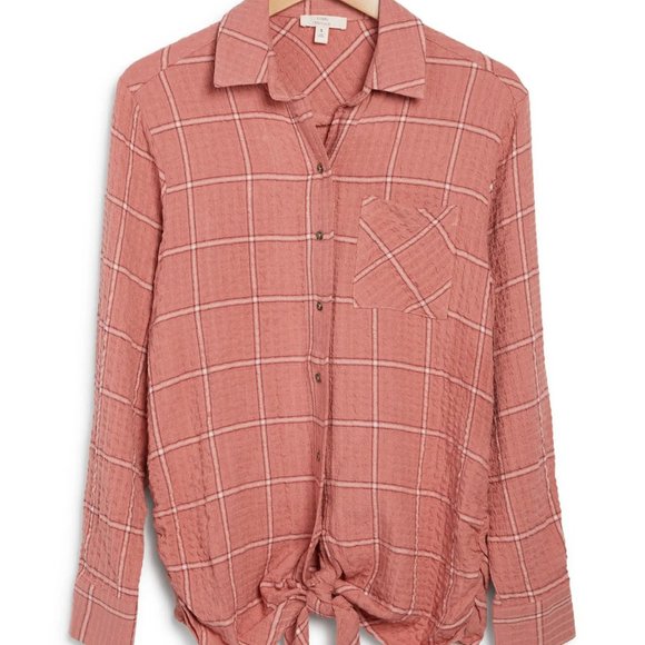 Button Front Tied hem Shirt - Picture 2 of 4